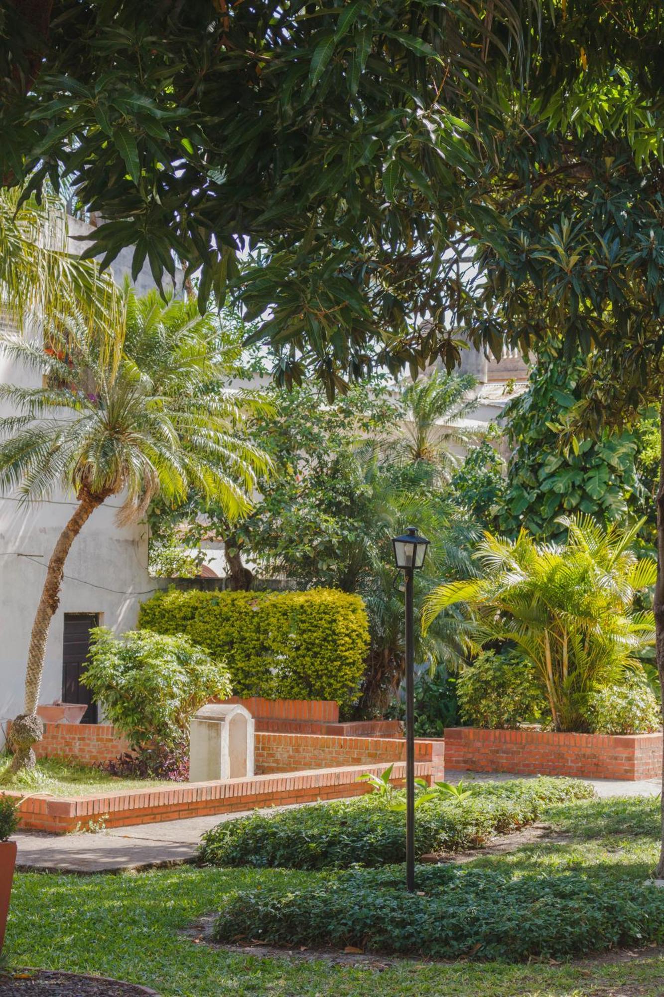 Alojamiento En Pleno Centro De Corrientes Hotel Exterior photo